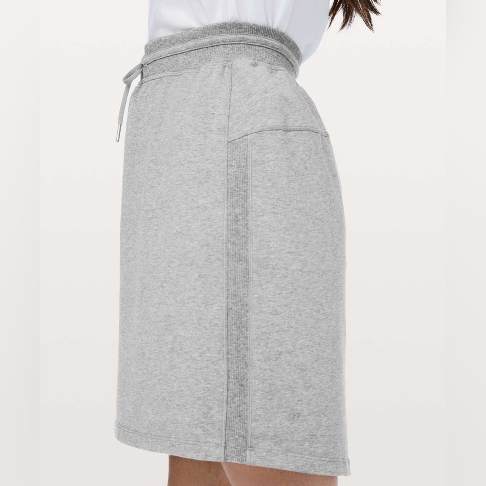 Lululemon Start Anew Skirt 21" Heathered Medium Grey Sz 4 Like New